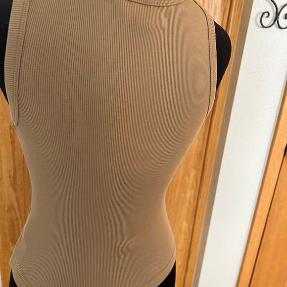 Universal Thread, women's size S tank top, scoop neck ribbed tan color - Picture 3 of 6